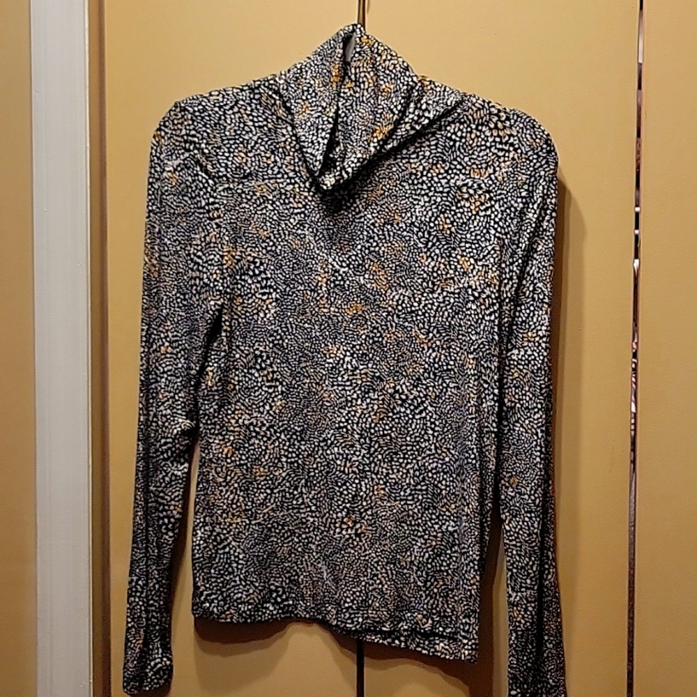 Turtle neck shirt